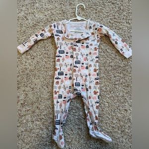 Magnetic me 9-12m footie pajamas
